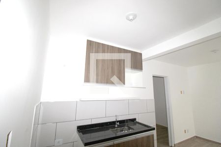 Cozinha de kitnet/studio para alugar com 1 quarto, 28m² em Jardim Miriam, São Paulo