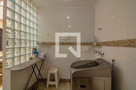 Casa à venda com 180m², 3 quartos e 4 vagasÁrea de serviço 