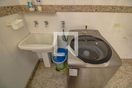 Casa à venda com 180m², 3 quartos e 4 vagasÁrea de serviço 