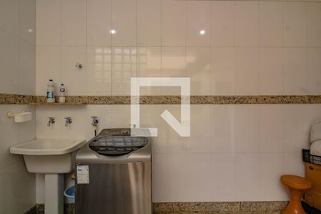 Casa à venda com 180m², 3 quartos e 4 vagasÁrea de serviço 