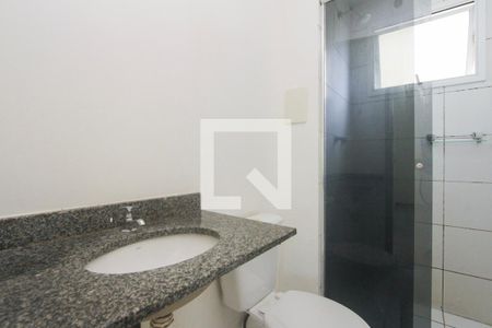 Banheiro de apartamento à venda com 2 quartos, 59m² em Humaitá, Porto Alegre
