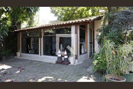 Casa para alugar com 245m², 4 quartos e 5 vagasÁrea Externa