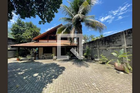 Casa para alugar com 245m², 4 quartos e 5 vagasÁrea Externa