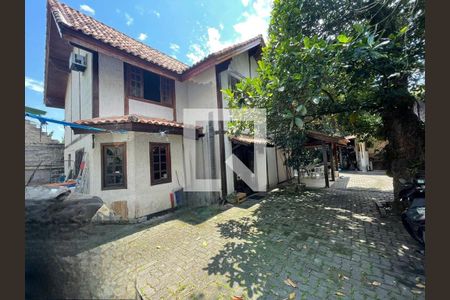 Casa para alugar com 245m², 4 quartos e 5 vagasÁrea Externa