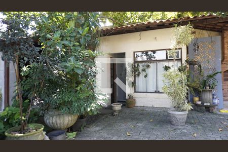 Casa para alugar com 245m², 4 quartos e 5 vagasÁrea Externa