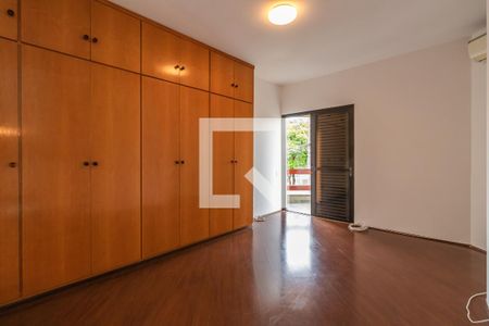 Casa de condomínio à venda com 360m², 4 quartos e 6 vagas Casa de condomínio à venda com 360m², 4 quartos e 6 vagasSuíte 1