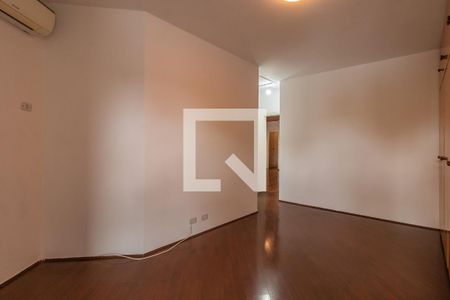 Casa de condomínio à venda com 360m², 4 quartos e 6 vagas Casa de condomínio à venda com 360m², 4 quartos e 6 vagasSuíte 1