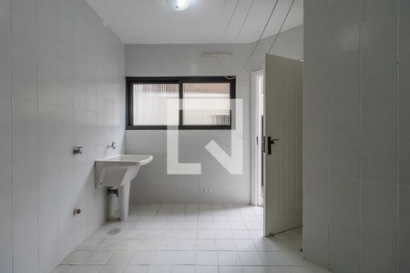 Casa de condomínio à venda com 360m², 4 quartos e 6 vagas Casa de condomínio à venda com 360m², 4 quartos e 6 vagasÁrea de Serviço