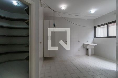 Casa de condomínio à venda com 360m², 4 quartos e 6 vagas Casa de condomínio à venda com 360m², 4 quartos e 6 vagasÁrea de Serviço