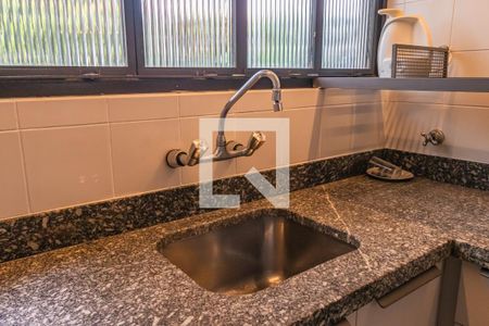 Casa de condomínio à venda com 360m², 4 quartos e 6 vagas Casa de condomínio à venda com 360m², 4 quartos e 6 vagasCozinha