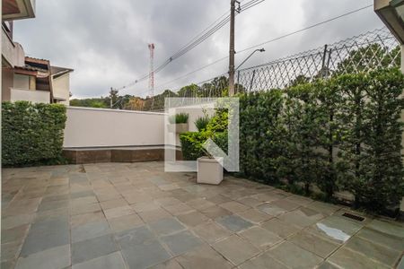 Casa de condomínio à venda com 360m², 4 quartos e 6 vagas Casa de condomínio à venda com 360m², 4 quartos e 6 vagasÁrea Externa