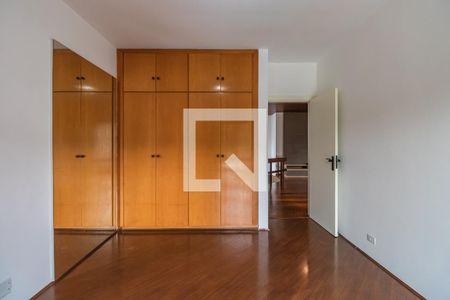 Casa de condomínio à venda com 360m², 4 quartos e 6 vagas Casa de condomínio à venda com 360m², 4 quartos e 6 vagasQuarto 2