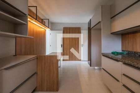 Casa de condomínio à venda com 360m², 4 quartos e 6 vagas Casa de condomínio à venda com 360m², 4 quartos e 6 vagasCozinha