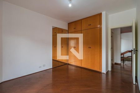 Casa de condomínio à venda com 360m², 4 quartos e 6 vagas Casa de condomínio à venda com 360m², 4 quartos e 6 vagasQuarto 2