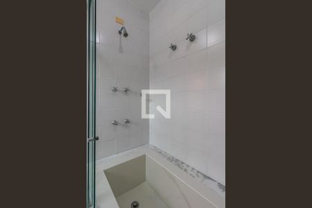 Casa de condomínio à venda com 360m², 4 quartos e 6 vagas Casa de condomínio à venda com 360m², 4 quartos e 6 vagasBanheiro da Suíte 1