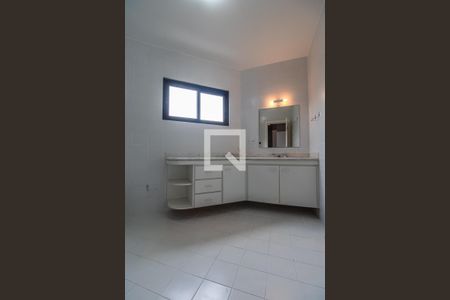 Casa de condomínio à venda com 360m², 4 quartos e 6 vagas Casa de condomínio à venda com 360m², 4 quartos e 6 vagasBanheiro Social
