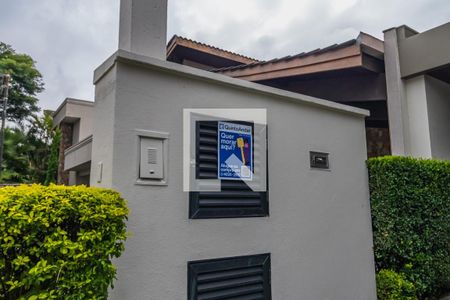 Casa de condomínio à venda com 360m², 4 quartos e 6 vagas Casa de condomínio à venda com 360m², 4 quartos e 6 vagasPlaca Fachada