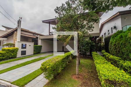 Casa de condomínio à venda com 360m², 4 quartos e 6 vagas Casa de condomínio à venda com 360m², 4 quartos e 6 vagasFachada
