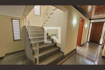 Casa à venda com 4 quartos, 300m² em Fernão Dias, Belo Horizonte