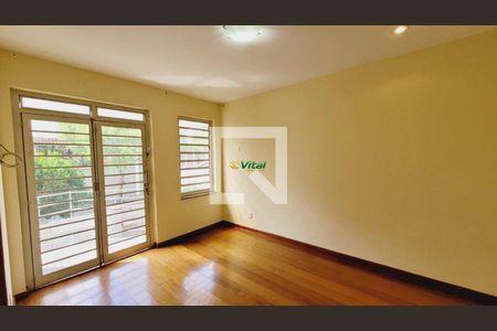 Casa à venda com 4 quartos, 300m² em Fernão Dias, Belo Horizonte