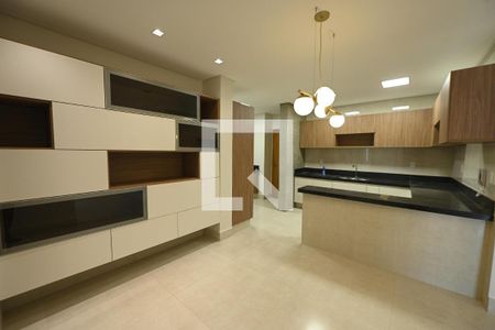 Apartamento para alugar com 120m², 3 quartos e sem vagaCozinha 
