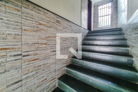 escada entrada de casa para alugar com 3 quartos, 180m² em Vila São José, São Paulo