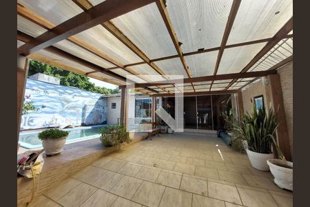 Casa para alugar com 350m², 3 quartos e 4 vagasPátio e Piscina