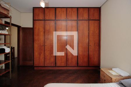 Casa à venda com 360m², 3 quartos e 3 vagas Casa à venda com 360m², 3 quartos e 3 vagasQuarto 2