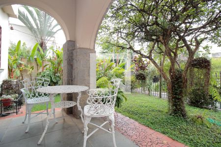 Casa à venda com 360m², 3 quartos e 3 vagas Casa à venda com 360m², 3 quartos e 3 vagasÁrea comum