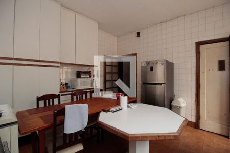 Casa à venda com 360m², 3 quartos e 3 vagas Casa à venda com 360m², 3 quartos e 3 vagasCozinha