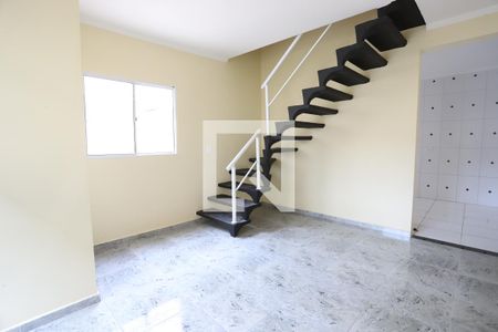 Sala de casa de condomínio para alugar com 2 quartos, 60m² em Caxangá, Suzano