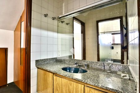 Casa para alugar com 350m², 4 quartos e 4 vagasBanheiro do Quarto 1