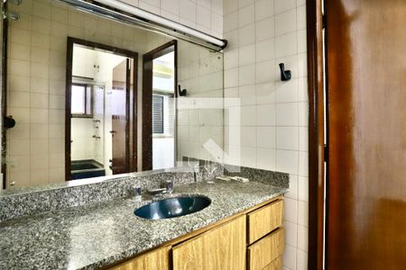 Casa para alugar com 350m², 4 quartos e 4 vagasBanheiro do Quarto 1