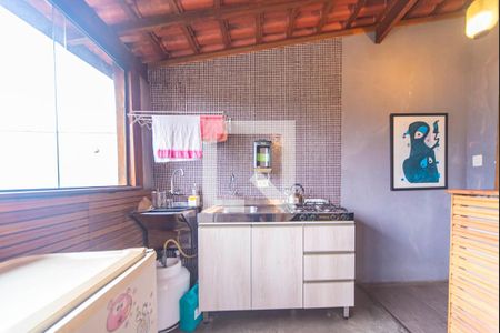 Casa à venda com 181m², 2 quartos e 2 vagas Casa à venda com 181m², 2 quartos e 2 vagasCozinha e Área de Serviço