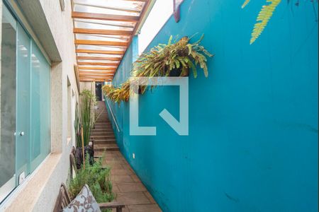 Casa à venda com 181m², 2 quartos e 2 vagas Casa à venda com 181m², 2 quartos e 2 vagasCorredor Lateral