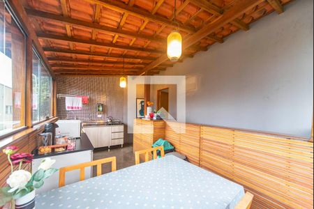 Casa à venda com 181m², 2 quartos e 2 vagas Casa à venda com 181m², 2 quartos e 2 vagasCozinha e Área de Serviço