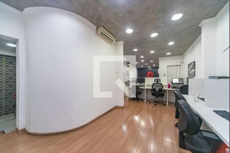 Casa à venda com 181m², 2 quartos e 2 vagas Casa à venda com 181m², 2 quartos e 2 vagasSalão