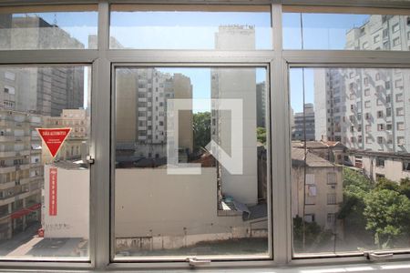 Vista da Sala/Quarto de kitnet/studio à venda com 1 quarto, 30m² em Centro Histórico, Porto Alegre