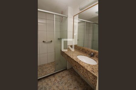 Banheiro de kitnet/studio à venda com 1 quarto, 30m² em Centro Histórico, Porto Alegre