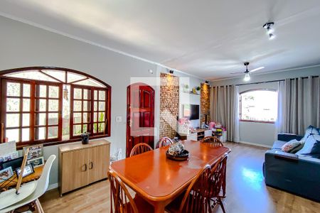 Sala de casa à venda com 3 quartos, 213m² em Vila Bertioga, São Paulo