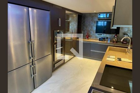 Apartamento à venda com 800m², 3 quartos e 7 vagas