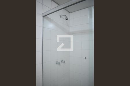 Banheiro de apartamento para alugar com 1 quarto, 27m² em Centro, Curitiba