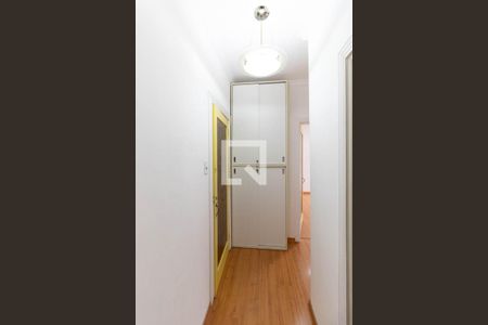 Corredor de apartamento para alugar com 2 quartos, 111m² em Aclimação, São Paulo