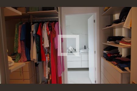 Casa de condomínio à venda com 460m², 4 quartos e 5 vagasQuarto 3 - Suíte