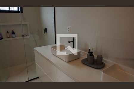 Casa de condomínio à venda com 460m², 4 quartos e 5 vagasBanheiro da Suíte 3