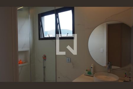 Casa de condomínio à venda com 460m², 4 quartos e 5 vagasBanheiro da Suíte 4