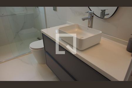 Casa de condomínio à venda com 460m², 4 quartos e 5 vagasBanheiro da Suíte 1