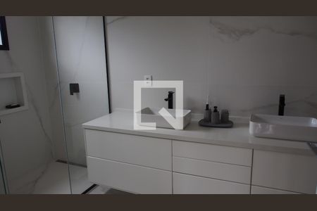 Casa de condomínio à venda com 460m², 4 quartos e 5 vagasBanheiro da Suíte 3