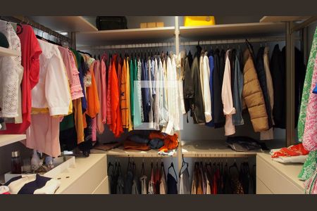 Casa de condomínio à venda com 460m², 4 quartos e 5 vagasQuarto 3 - Suíte