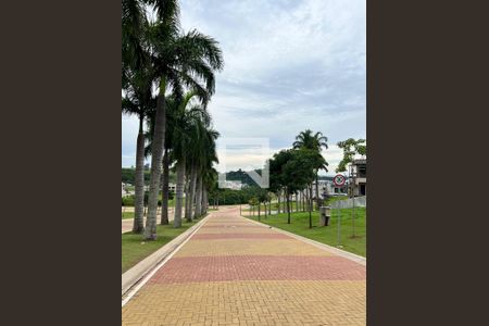 Casa de condomínio à venda com 460m², 4 quartos e 5 vagas Casa de condomínio à venda com 460m², 4 quartos e 5 vagasÁrea comum